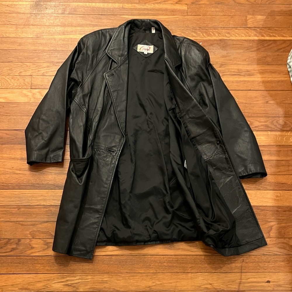 Vintage Onde Black Leather Coat View 5